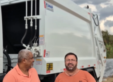Novo Caminhão compactador de lixo em nossa frota.